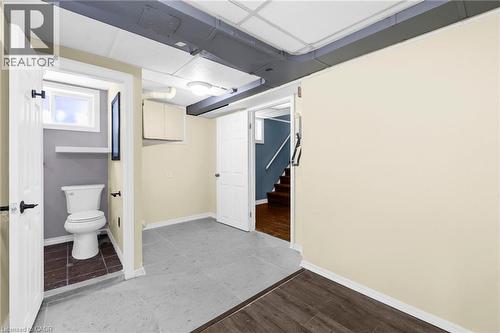 Bathroom featuring baseboards and light wood-style floors - 368 Upper Kenilworth Avenue, Hamilton, ON - Indoor Photo Showing Other Room