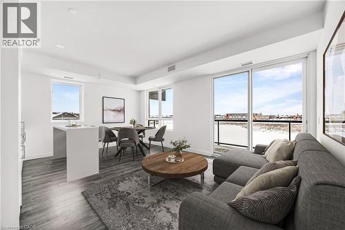 7549A Kalar Road Unit# 301, Niagara Falls, ON - Indoor Photo Showing Living Room