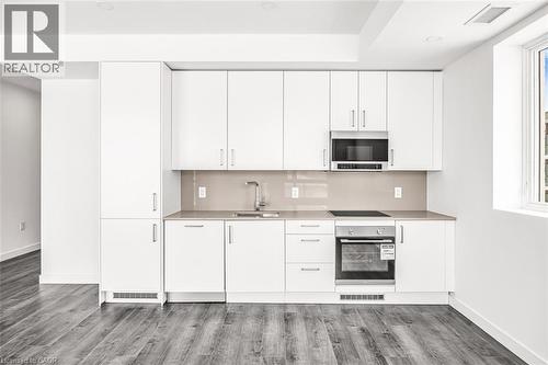 7549A Kalar Road Unit# 301, Niagara Falls, ON - Indoor Photo Showing Kitchen