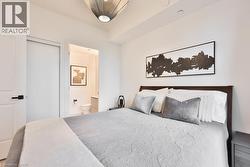 3 Pc Ensuite, Double Sliding Door Closet - 