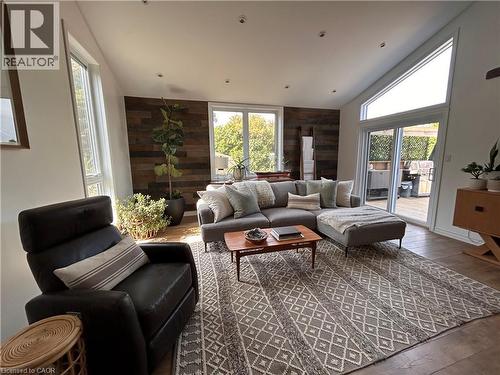657 Windham Road 14, Simcoe, ON - Indoor Photo Showing Living Room