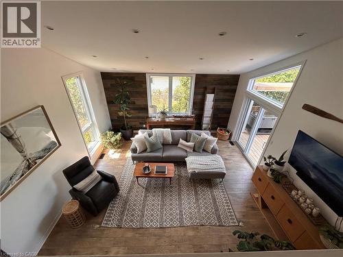 657 Windham Road 14, Simcoe, ON - Indoor Photo Showing Living Room