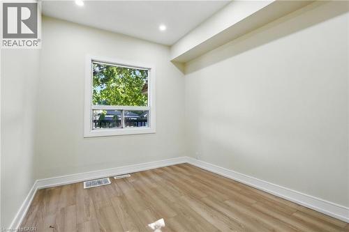 9 Alice Street, Hamilton, ON - Indoor Photo Showing Other Room