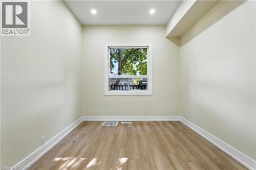 9 Alice Street, Hamilton, ON - Indoor Photo Showing Other Room