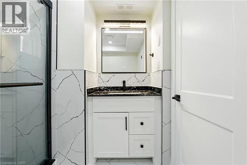 9 Alice Street, Hamilton, ON - Indoor