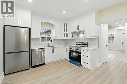9 Alice Street, Hamilton, ON - Indoor Photo Showing Kitchen