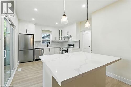 9 Alice Street, Hamilton, ON - Indoor Photo Showing Kitchen With Upgraded Kitchen