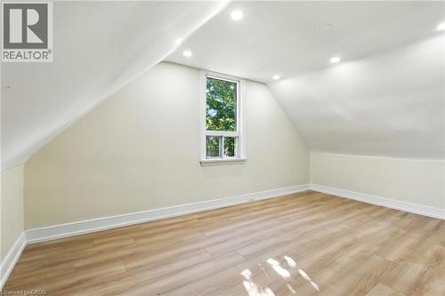 9 Alice Street, Hamilton, ON - Indoor Photo Showing Other Room