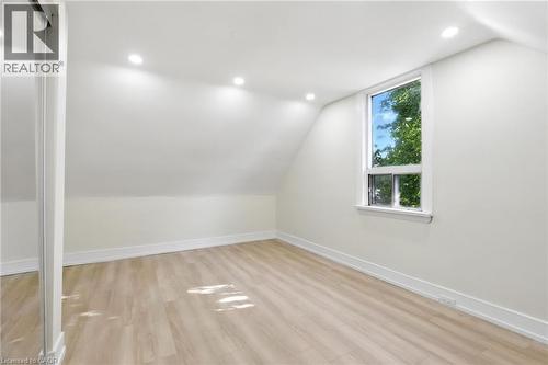 9 Alice Street, Hamilton, ON - Indoor Photo Showing Other Room