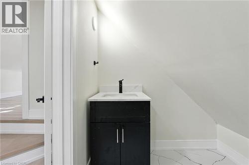 9 Alice Street, Hamilton, ON - Indoor Photo Showing Other Room