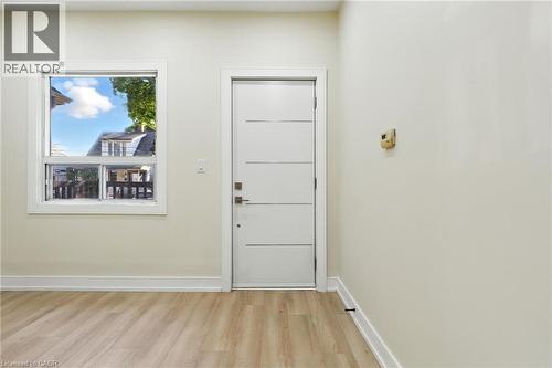 9 Alice Street, Hamilton, ON - Indoor Photo Showing Other Room
