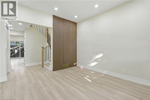 9 Alice Street, Hamilton, ON - Indoor Photo Showing Other Room