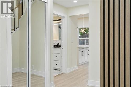 9 Alice Street, Hamilton, ON - Indoor Photo Showing Other Room