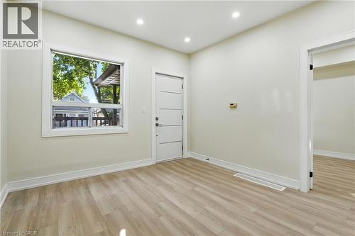 9 Alice Street, Hamilton, ON - Indoor Photo Showing Other Room
