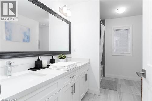 388 Klein Circle, Ancaster, ON - Indoor Photo Showing Bathroom