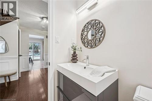 4069 Lakeshore Road, Burlington, ON - Indoor Photo Showing Bathroom