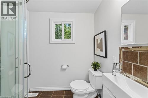 13 Bruce Street, Hamilton, ON - Indoor Photo Showing Bathroom