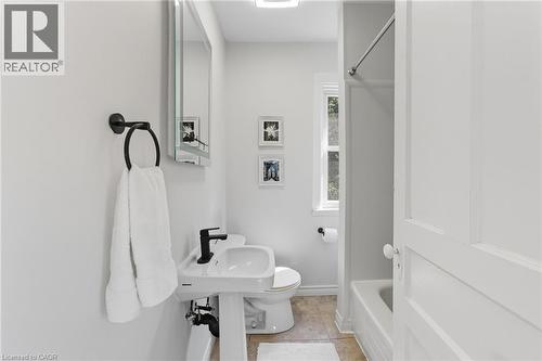 13 Bruce Street, Hamilton, ON - Indoor Photo Showing Bathroom