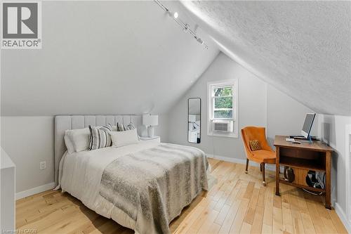 13 Bruce Street, Hamilton, ON - Indoor Photo Showing Bedroom