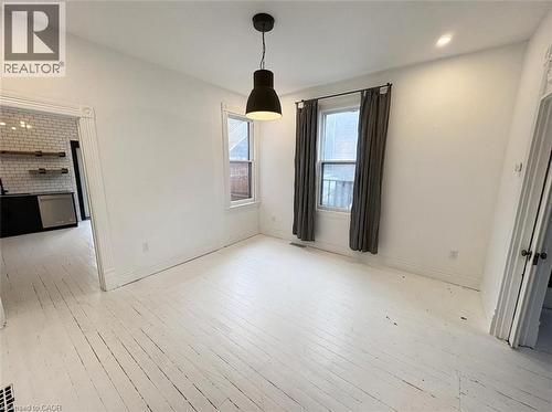 164 Catharine Street N, Hamilton, ON - Indoor