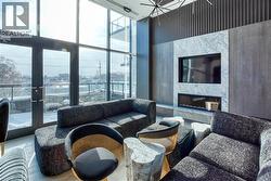 Relaxing Lounge with Southern exposure in party room - 