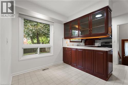 98 Laurier Avenue, Hamilton, ON - Indoor Photo Showing Kitchen