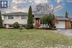 16 OLD OXFORD Road  St. Catharines, ON L2M 2J9