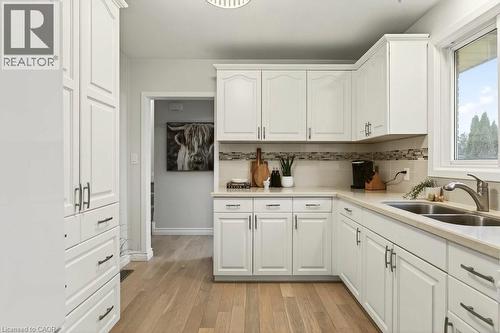 16 Old Oxford Road, St. Catharines, ON - Indoor Photo Showing Kitchen With Double Sink