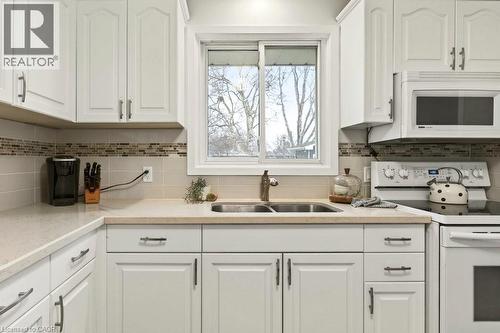 16 Old Oxford Road, St. Catharines, ON - Indoor Photo Showing Kitchen With Double Sink