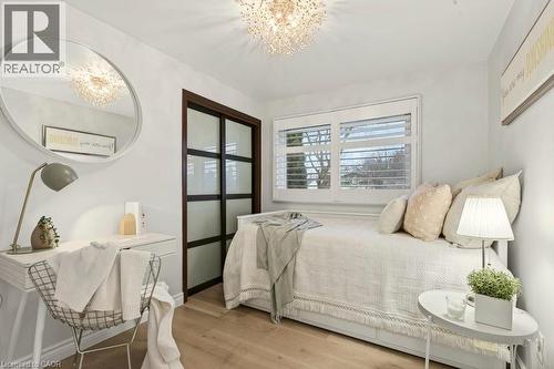 16 Old Oxford Road, St. Catharines, ON - Indoor Photo Showing Bedroom