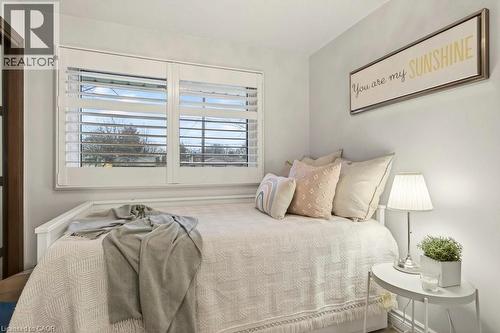 16 Old Oxford Road, St. Catharines, ON - Indoor Photo Showing Bedroom