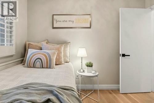 16 Old Oxford Road, St. Catharines, ON - Indoor Photo Showing Bedroom