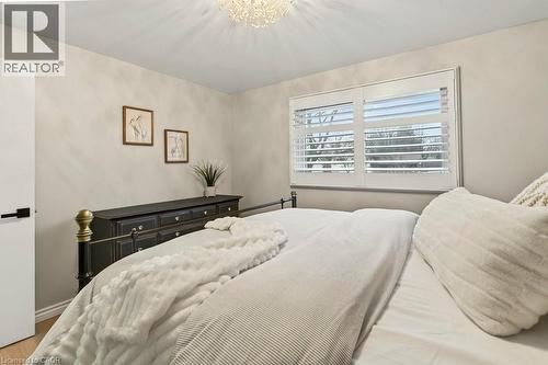 16 Old Oxford Road, St. Catharines, ON - Indoor Photo Showing Bedroom
