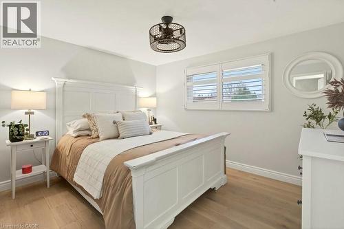 16 Old Oxford Road, St. Catharines, ON - Indoor Photo Showing Bedroom