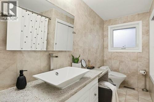 16 Old Oxford Road, St. Catharines, ON - Indoor Photo Showing Bathroom