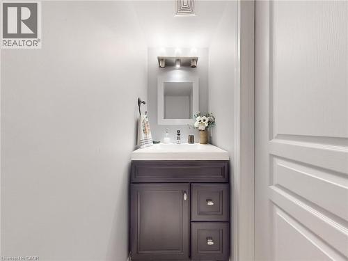 597 Speyer Circle, Milton, ON - Indoor Photo Showing Bathroom