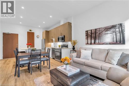 525 New Dundee Road Unit# 101, Kitchener, ON - Indoor Photo Showing Living Room