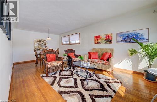 150 Howard Avenue, Hamilton, ON - Indoor Photo Showing Living Room