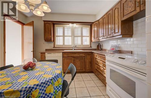 150 Howard Avenue, Hamilton, ON - Indoor Photo Showing Kitchen