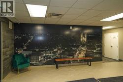 Lobby with a paneled ceiling - 