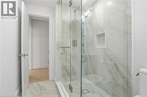 Bedroom 5 Ensuite - 427 Pine Cove Road, Burlington, ON - Indoor Photo Showing Bathroom