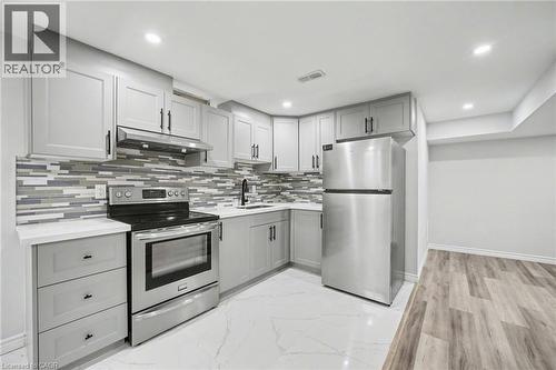 24 Derby Drive, Caledonia, ON - Indoor Photo Showing Kitchen With Upgraded Kitchen