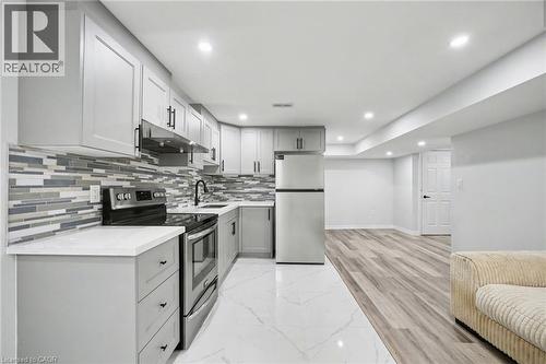 24 Derby Drive, Caledonia, ON - Indoor Photo Showing Kitchen With Upgraded Kitchen