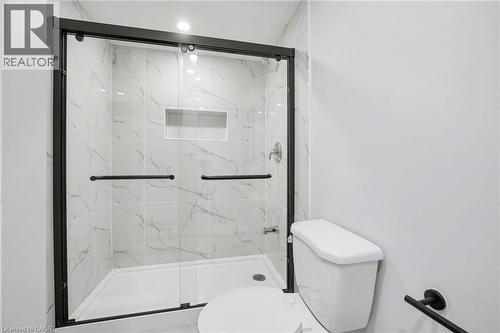 24 Derby Drive, Caledonia, ON - Indoor Photo Showing Bathroom