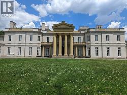 close to Dundurn Castle - 