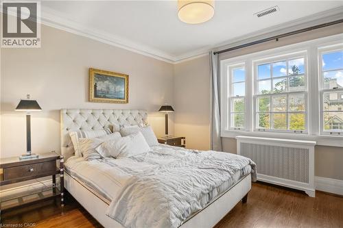 33 Salisbury Avenue, Cambridge, ON - Indoor Photo Showing Bedroom