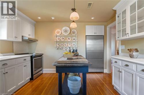 33 Salisbury Avenue, Cambridge, ON - Indoor Photo Showing Kitchen