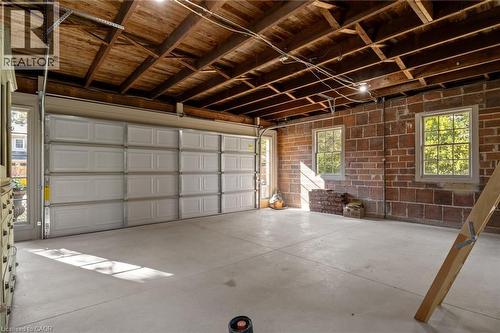 33 Salisbury Avenue, Cambridge, ON - Indoor Photo Showing Garage