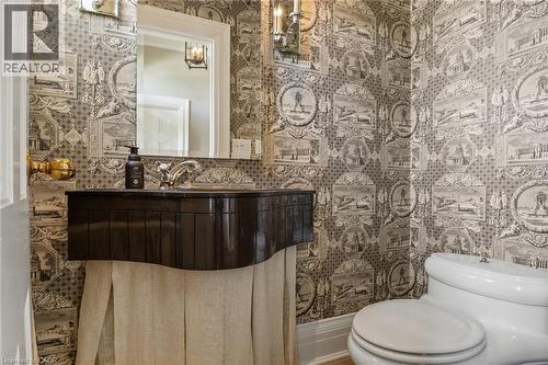 33 Salisbury Avenue, Cambridge, ON - Indoor Photo Showing Bathroom