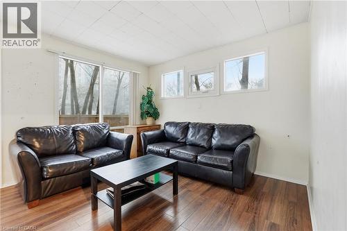 2 Gary Avenue, Hamilton, ON - Indoor Photo Showing Living Room